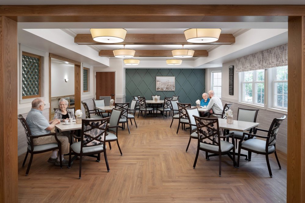 BLDD25-MercyCreek_00217-Dining_People